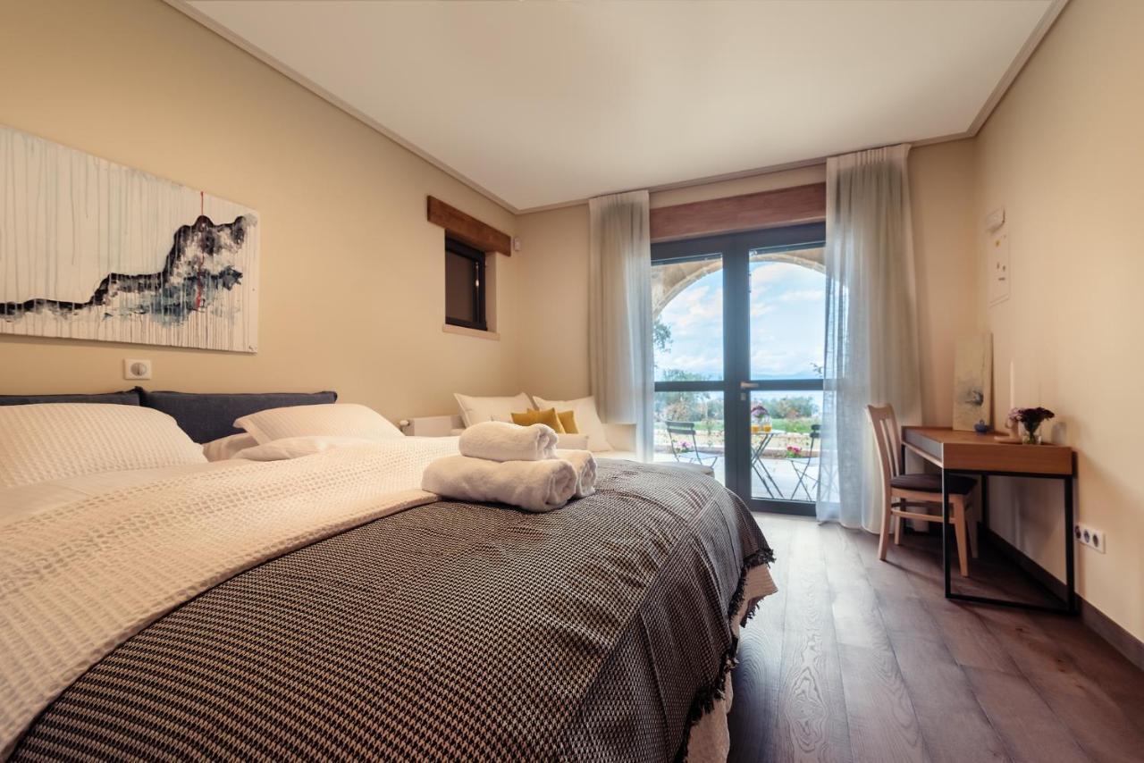 Villa Kalamos / Sea View And Pool Nearby Athens ภายนอก รูปภาพ
